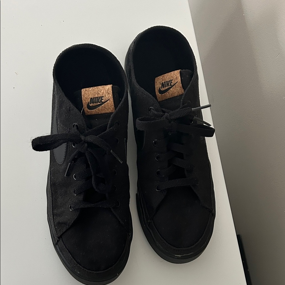 Nike Men’s Black Canvas Low-Top Sneakers with Cork Tongue